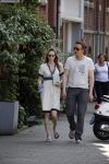Amsterdam 23 mei 2012
Daan Schuurmans en zijn vrouw Bracha v Doesburg op straat in Amsterdam zuid.
Pter Smulders bv