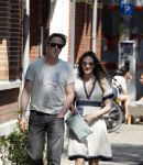 Amsterdam 23 mei 2012
Daan Schuurmans en zijn vrouw Bracha v Doesburg op straat in Amsterdam zuid.
Pter Smulders bv