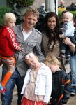 Amsterdam 4 juni 2012
Vertrek Nederlands elftal v.a. het Hilton hotel naar het EK in Oekraine en Polen.
Dirk Kuyt met zijn gezin
Peter Smulders bv