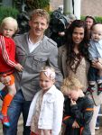 Amsterdam 4 juni 2012
Vertrek Nederlands elftal v.a. het Hilton hotel naar het EK in Oekraine en Polen.
Dirk Kuyt met zijn gezin
Peter Smulders bv