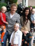 Amsterdam 4 juni 2012
Vertrek Nederlands elftal v.a. het Hilton hotel naar het EK in Oekraine en Polen.
Dirk Kuyt met zijn gezin
Peter Smulders bv