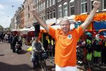 Amsterdam 14 mei 2012
Dries Roelvink zingt zijn liedje over het nederlands elftal op de albert Cuyp markt.
Peter Smulders bv