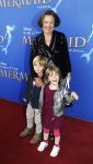 Rotterdam, 16 Juni 2012
Premiere Musical Little Mermaid in het Nieuwe Luxor theater
Gerdi Verbeet met kleinkinderen
Foto Peter Smulders BV