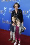 Rotterdam, 16 Juni 2012
Premiere Musical Little Mermaid in het Nieuwe Luxor theater
Gerdi Verbeet met kleinkinderen
Foto Peter Smulders BV