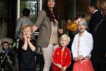 Amsterdam 4 juni 2012
Vertrek Nederlands elftal v.a. het Hilton hotel naar het EK in Oekraine en Polen.
Gertrude Kuyt, echtgenote van Dirk Kuyt met haar kinderen,
Peter Smulders bv