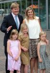 Amsterdam 6 juni 2012
Prinses Maxima Amalia Ariane en Alexia met hun vader Prins Willem Alexander
bij muziek concert in de heineken music hall.
Peter Smulders bv