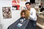 Hoofddorp 14 mei 2012
Kapper Hanni Hanna knipt Fajah lourens. Hanni knipt vele voetballers en bn ers.
Peter Smulders bv