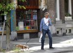 Amsterdam 13 juni 2012
Hans v Wilgenburg met hondje op straat.
Peter Smulders bv