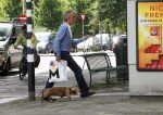 Amsterdam 13 juni 2012
Hans v Wilgenburg met hondje op straat.
Peter Smulders bv