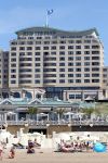 Noordwijk 26 m ei 2012
Connie Breukhoven met dochter Shanna en kleinkinderen Semmy en Soraiya op het strand bij hotel huis ter duin.
Peter Smulders bv