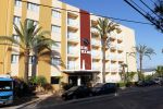 ibiza 2 mei 2012
Jan Kooijman achter de kinderwagen met zijn dochter en vriendin tijdens opnames verliefd op ibiza alsmede Sanne Vogel en Kim Feenstra. Hotel Victoria waar de acteurs slapen
Peter Smulders bv
