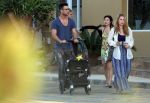 ibiza 2 mei 2012
Jan Kooijman achter de kinderwagen met zijn dochter en vriendin tijdens opnames verliefd op ibiza alsmede Sanne Vogel en Kim Feenstra.
Peter Smulders bv