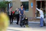 ibiza 2 mei 2012
Jan Kooijman achter de kinderwagen met zijn dochter en vriendin tijdens opnames verliefd op ibiza alsmede Sanne Vogel en Kim Feenstra.
Peter Smulders bv