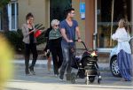 ibiza 2 mei 2012
Jan Kooijman achter de kinderwagen met zijn dochter en vriendin tijdens opnames verliefd op ibiza alsmede Sanne Vogel en Kim Feenstra.
Peter Smulders bv