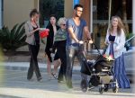 ibiza 2 mei 2012
Jan Kooijman achter de kinderwagen met zijn dochter en vriendin tijdens opnames verliefd op ibiza alsmede Sanne Vogel en Kim Feenstra.
Peter Smulders bv