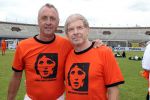 Amsterdam 1 juni 2012
Voetbaltournooi Johan Cruijff foundation in het olympisch stadion .
oa Johan Cruijff John Ewbank Thomas Acda Aron Winter Brian Roy Tonnie Bruins Slot Ronald de Boer William Spaay Najib Amhali Edwin v d Sar Raoul Heertje en Rohan Marley ( zoon Bob Marley) deden mee.
Peter Smulders bv