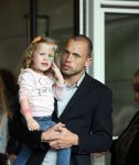 Amsterdam 4 juni 2012
Vertrek Nederlands elftal v.a. het Hilton hotel naar het EK in Oekraine en Polen.
John Heitinga met zijn dochtertje
Peter Smulders bv