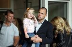 Amsterdam 4 juni 2012
Vertrek Nederlands elftal v.a. het Hilton hotel naar het EK in Oekraine en Polen.
John Heitinga met zijn dochtertje
Peter Smulders bv