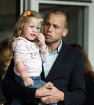 Amsterdam 4 juni 2012
Vertrek Nederlands elftal v.a. het Hilton hotel naar het EK in Oekraine en Polen.
John Heitinga met zijn dochtertje
Peter Smulders bv