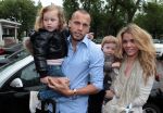 Amsterdam 4 juni 2012
Vertrek Nederlands elftal vanaf het Hilton hotel naar het EK in Oekraine en Polen.
John Heitinga met zijn vrouw Charlotte Heitinga en hun kinderen
Peter Smulders bv