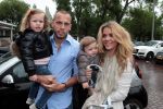 Amsterdam 4 juni 2012
Vertrek Nederlands elftal vanaf het Hilton hotel naar het EK in Oekraine en Polen.
John Heitinga met zijn vrouw Charlotte Heitinga en hun kinderen
Peter Smulders bv