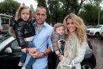 Amsterdam 4 juni 2012
Vertrek Nederlands elftal vanaf het Hilton hotel naar het EK in Oekraine en Polen.
John Heitinga met zijn vrouw Charlotte Heitinga en hun kinderen
Peter Smulders bv