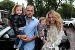 Amsterdam 4 juni 2012
Vertrek Nederlands elftal vanaf het Hilton hotel naar het EK in Oekraine en Polen.
John Heitinga met zijn vrouw Charlotte Heitinga en hun kinderen
Peter Smulders bv