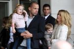 Amsterdam 4 juni 2012
Vertrek Nederlands elftal vanaf het Hilton hotel naar het EK in Oekraine en Polen.
John Heitinga met zijn vrouw Charlotte Heitinga en hun kinderen
Peter Smulders bv