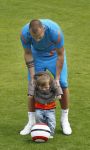 Lausanne, 17 en 18 Mei 2012
Nederlands elftal op traingskamp op weg naar het EK 2012
John Heitinga met zijn vrouw Charlotte Heitinga-Zenden en hun kinderen
Foto Peter Smulders BV
