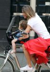 Amsterdam 23 mei 2012
Jorinde Moll met haar kindje die in slaap gevallen is op de fiets.
Peter Smulders bv