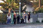 ibiza 2 mei 2012
Jan Kooijman achter de kinderwagen met zijn dochter en vriendin tijdens opnames verliefd op ibiza alsmede Sanne Vogel en Kim Feenstra.
Peter Smulders bv