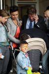 Amsterdam 4 juni 2012
Vertrek Nederlands elftal v.a. het Hilton hotel naar het EK in Oekraine en Polen.
Klaas Jan Huntelaar met zijn gezinnetje
Peter Smulders bv