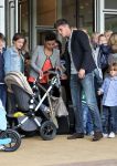 Amsterdam 4 juni 2012
Vertrek Nederlands elftal v.a. het Hilton hotel naar het EK in Oekraine en Polen.
Klaas Jan Huntelaar met zijn gezinnetje
Peter Smulders bv