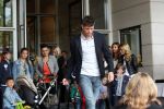 Amsterdam 4 juni 2012
Vertrek Nederlands elftal v.a. het Hilton hotel naar het EK in Oekraine en Polen.
Klaas Jan Huntelaar met zijn gezinnetje
Peter Smulders bv
