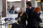 Schiphol 15 mei 2012
Rick Engelkes en Lone v Roosendaal op schiphol voor vertrek naar ibiza voor opnames verliefd op ibiza. Lone wordt weg gebracht door haar man en dochter.
Peter Smulders bv