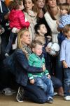 Amsterdam 4 juni 2012
Vertrek Nederlands elftal v.a. het Hilton hotel naar het EK in Oekraine en Polen.
Lonneke Schaars, echtgenote van Stijn Schaars en een verdrietig zoontje
Peter Smulders bv