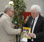 Amsterdam, 14 Juni 2012
Uitreiking eerste exemplaar Tour Express met hoofdredacteur Louis Bovee
Louis Bovee met Rini Wagtmans
Foto Peter Smulders BV