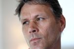 Halfweg 23 mei 2012
Uitreiking boek Willem V Hanegem door Marco v Basten op golfbaan houtrak.
Peter Smulders bv