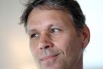 Halfweg 23 mei 2012
Uitreiking boek Willem V Hanegem door Marco v Basten op golfbaan houtrak.
Peter Smulders bv