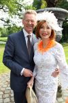 Breukelen 12 juni 2012
Haringparty op Neijenrode. Marijke Helwegen met man
Peter Smulders bv
