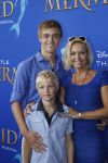 Rotterdam, 16 Juni 2012
Premiere Musical Little Mermaid in het Nieuwe Luxor theater
Mariska v Kolck met haar 2 kinderen en enkele vrienden
Foto Peter Smulders BV