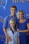 Rotterdam, 16 Juni 2012
Premiere Musical Little Mermaid in het Nieuwe Luxor theater
Mariska v Kolck met haar 2 kinderen en enkele vrienden
Foto Peter Smulders BV