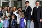 Amsterdam 4 juni 2012
Vertrek Nederlands elftal v.a. het Hilton hotel naar het EK in Oekraine en Polen.
Mark v Bommel met zijn gezin
Peter Smulders bv