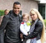 Amsterdam 4 juni 2012
Vertrek Nederlands elftal v.a. het Hilton hotel naar het EK in Oekraine en Polen.
Michel Vorm  met zijn gezinnetje
Peter Smulders bv