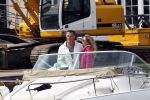 Breukelen 13 mei 2012
Jurgen Smit en Milika Peterzon weer helemaal verliefd op hun boot met de hond aan het varen.
Peter Smulders bv