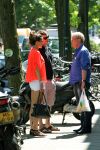 Amsterdam 25 mei 2012
Sven Kramer en zijn vriendin Naomi v As in gesprek met Jack Spijkerman op de cornelis schuytstraat.
Peter Smulders bv