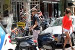 Amsterdam 25 mei 2012
Sven Kramer en zijn vriendin Naomi v As op de vespa scooter op de cornelis schuytstraat.
Peter Smulders bv