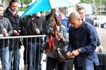 Amsterdam 4 juni 2012
Vertrek Nederlands elftal v.a. het Hilton hotel naar het EK in Oekraine en Polen.
Nigel de Jong met zijn vrouw Winona de Jong
Peter Smulders bv