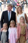 Amsterdam 6 juni 2012
Prinses Maxima Amalia Ariane en Alexia met hun vader Prins Willem Alexander
bij muziek concert in de heineken music hall.
Peter Smulders bv