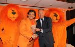 Amsterdam 15 mei 2012
Rene Froger krijgt uit handen van ING CEO Nick Jue de eerste oranje single overhandigt en de nieuweste commercial van ING ivm het EK wordt getoond .
Peter Smulders bv